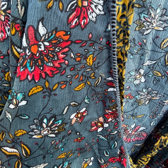 OLM | Women’s Teal Floral Blouse - Picture 7 of 7